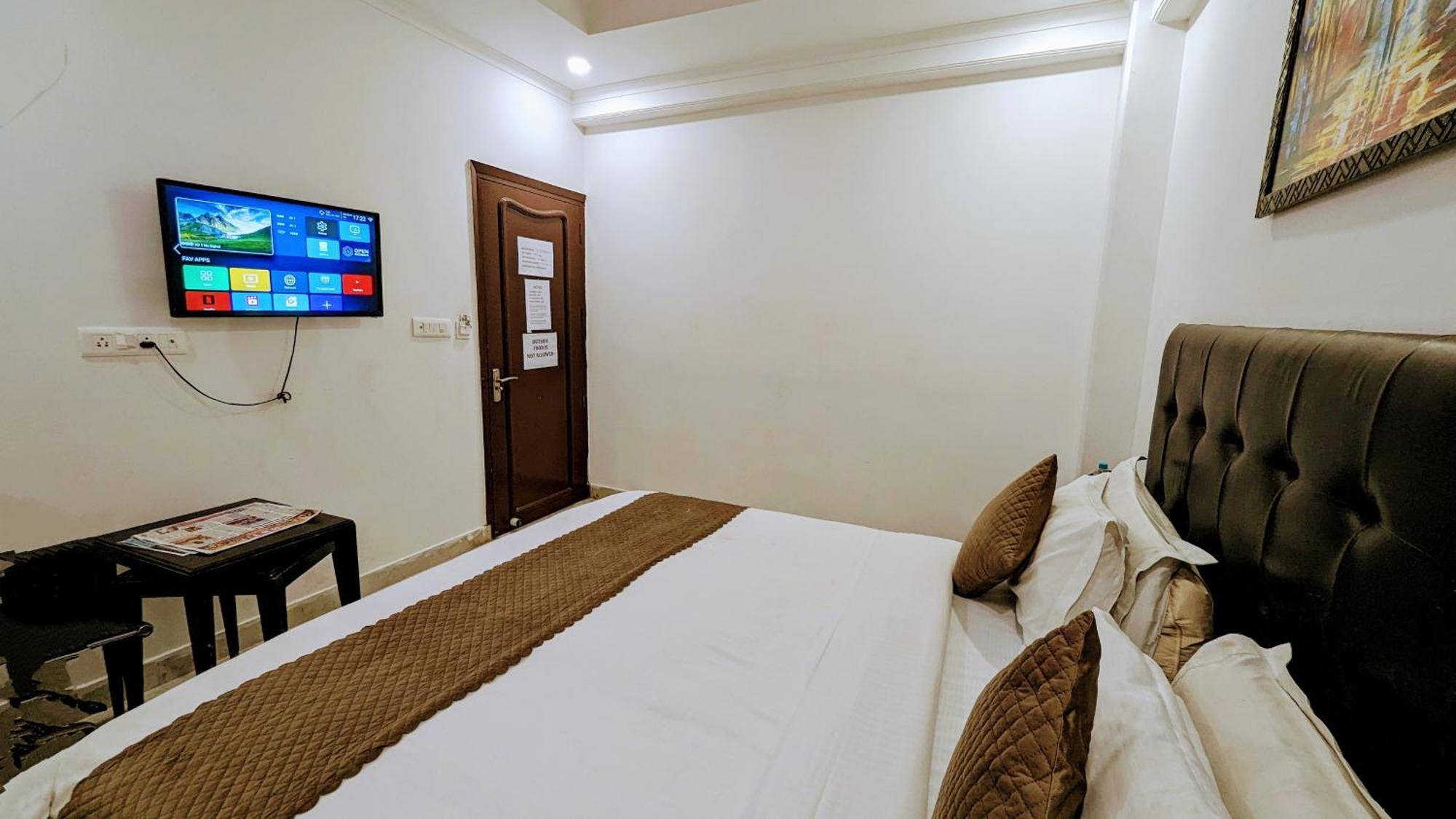 Hotel Moon Taj Near Yashobhoomi Convention Centre Delhi Kültér fotó