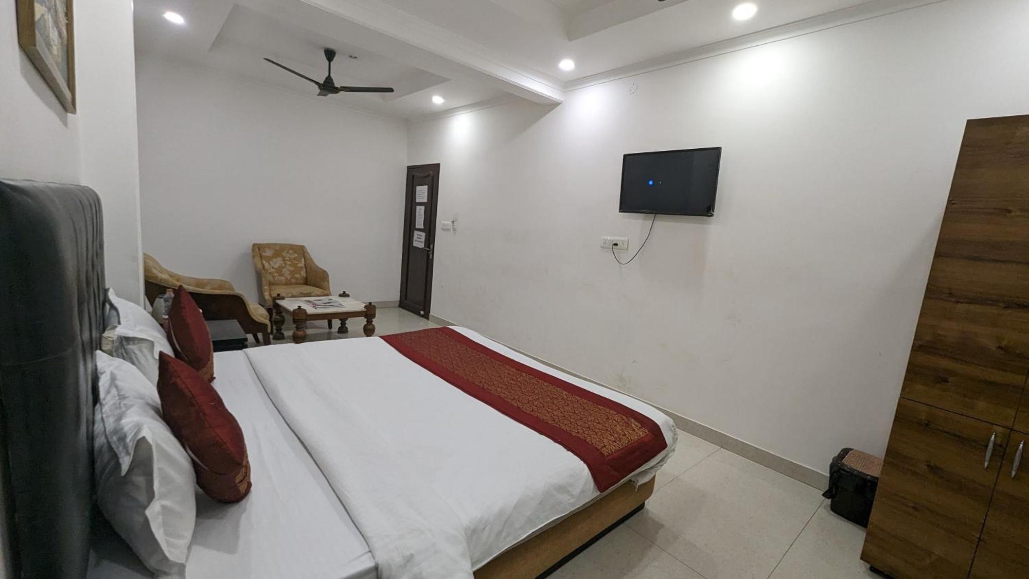 Hotel Moon Taj Near Yashobhoomi Convention Centre Delhi Kültér fotó