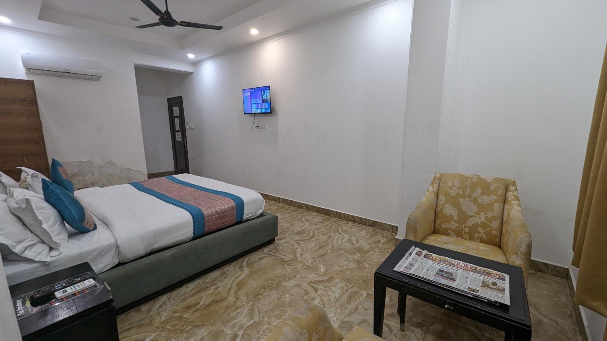 Hotel Moon Taj Near Yashobhoomi Convention Centre Delhi Kültér fotó