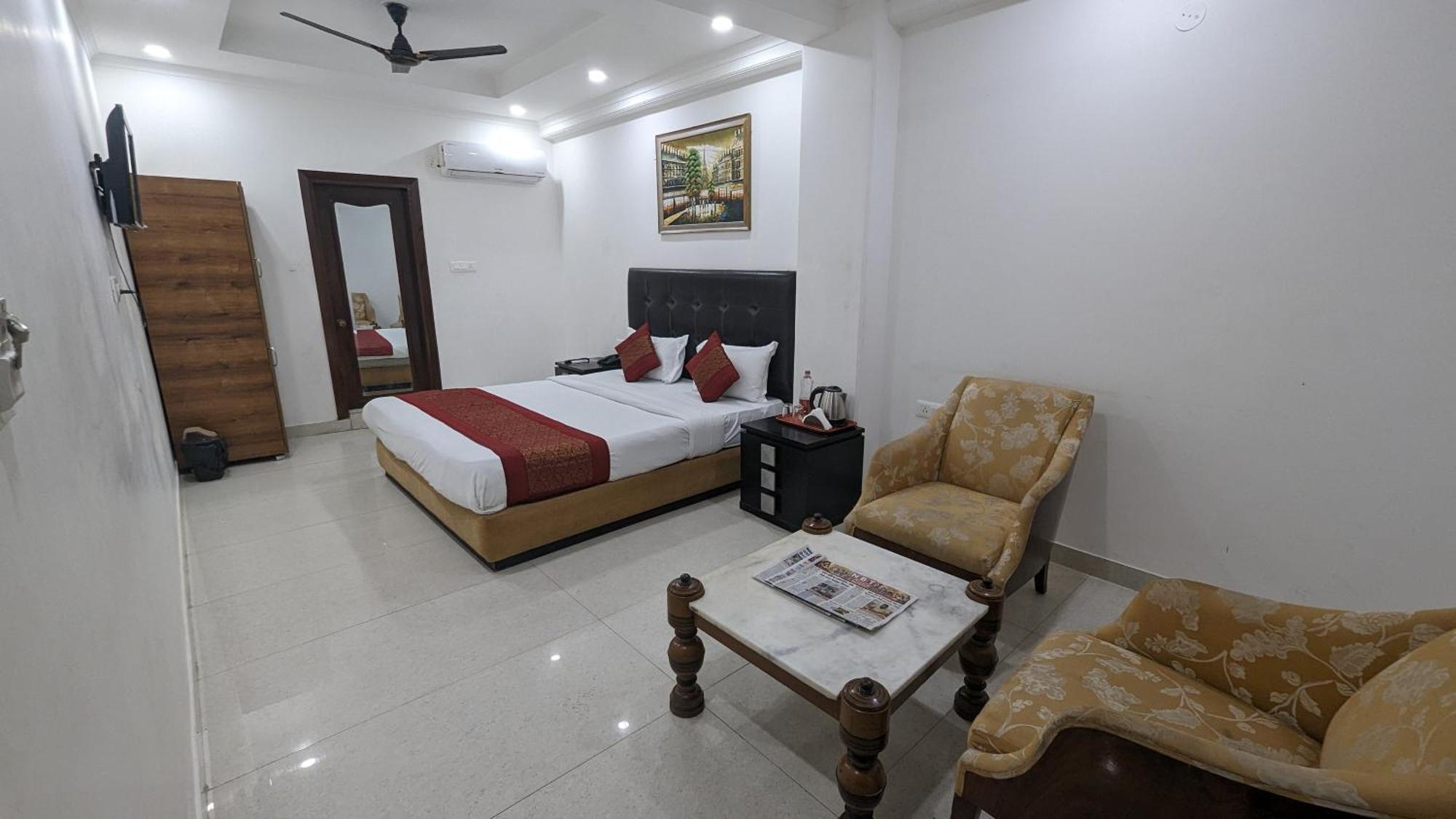 Hotel Moon Taj Near Yashobhoomi Convention Centre Delhi Kültér fotó