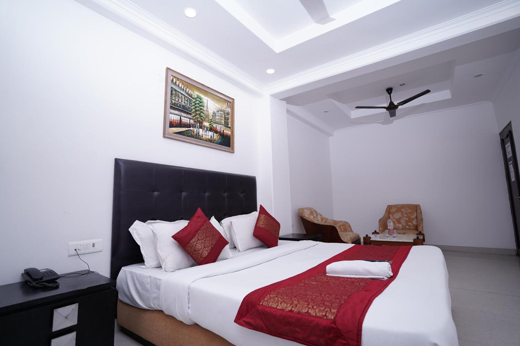 Hotel Moon Taj Near Yashobhoomi Convention Centre Delhi Kültér fotó
